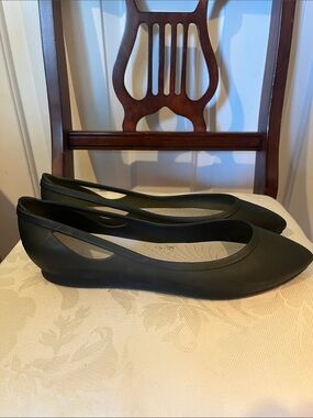 Crocs Black Pointed Toe Flats Women’s Size 8 Lightweight Comfort Shoes